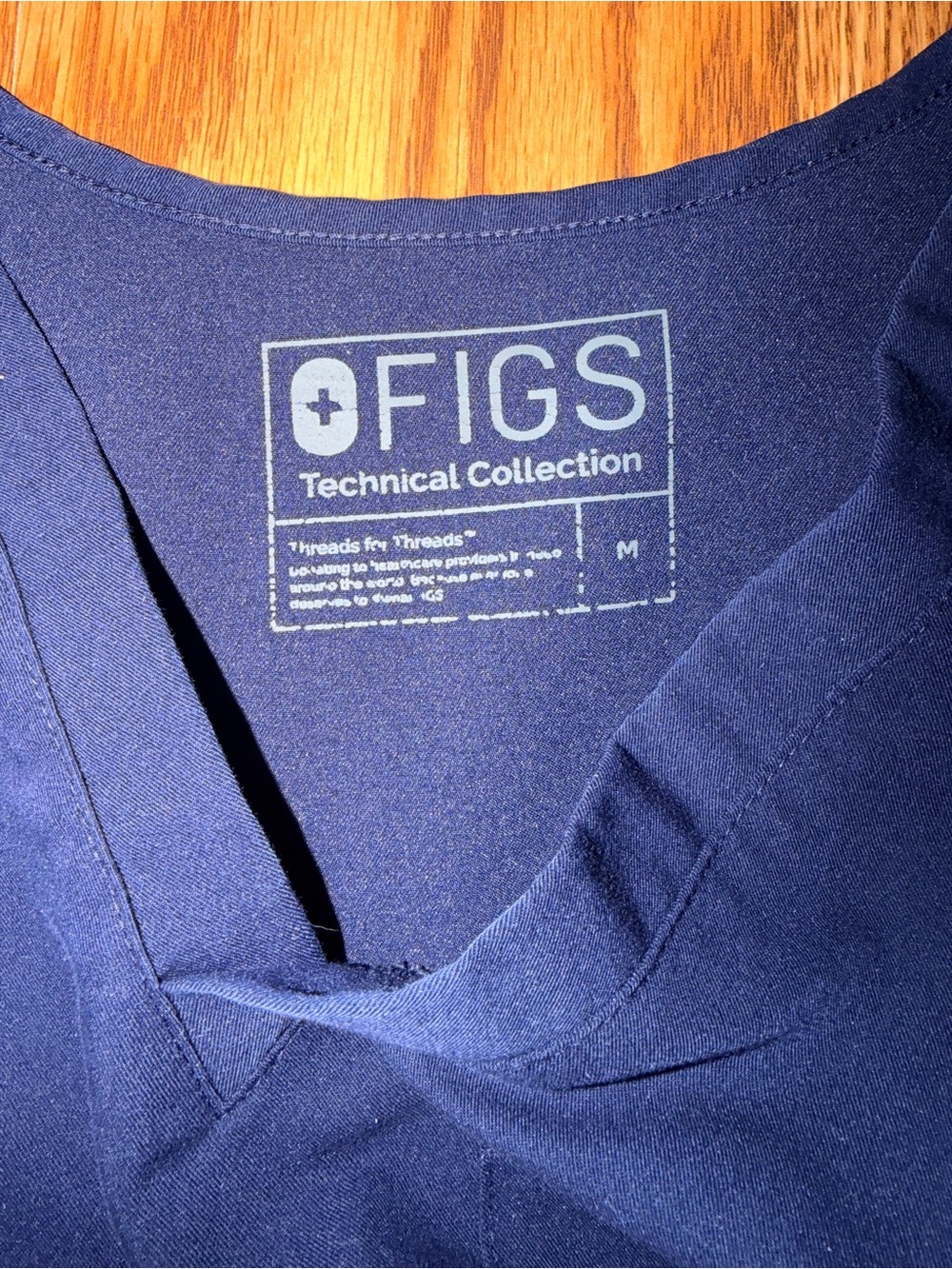 Figs one pocket top - Picture 2 of 2